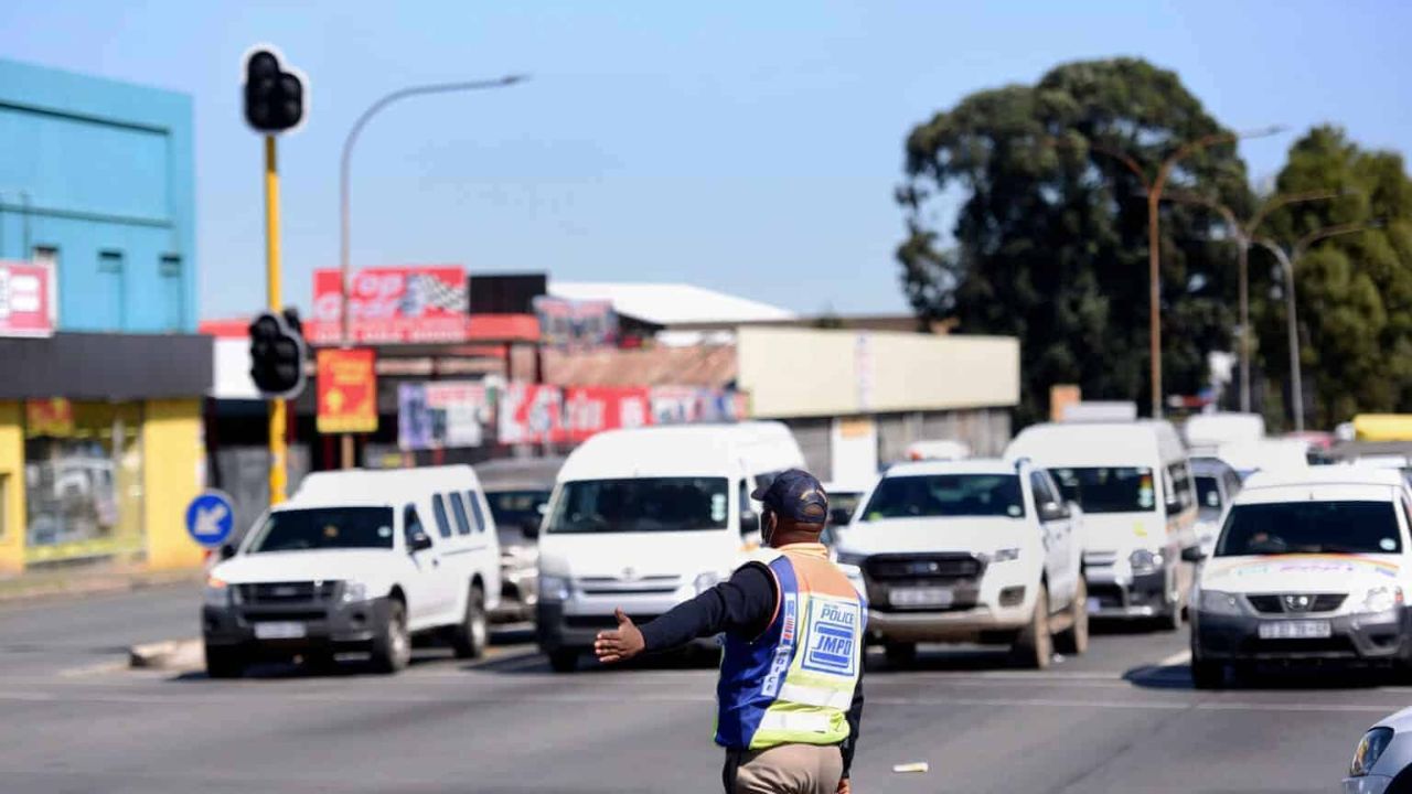 New Traffic Rules Fine Implementing Start Today! Instant Fines Up to R5,000 – What Drivers Must Know