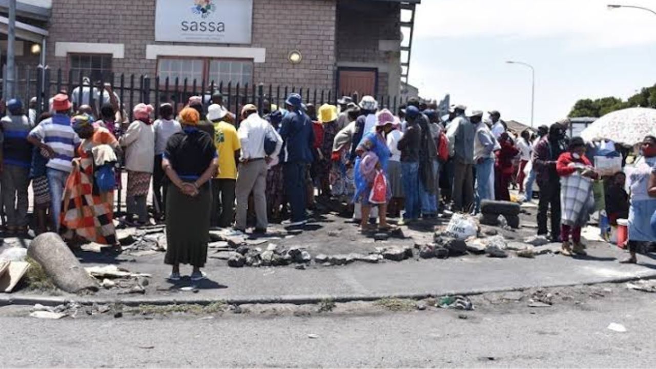 R560 SASSA Grant-In-Aid October 2025: Full Payment Schedule And Eligibility Explained
